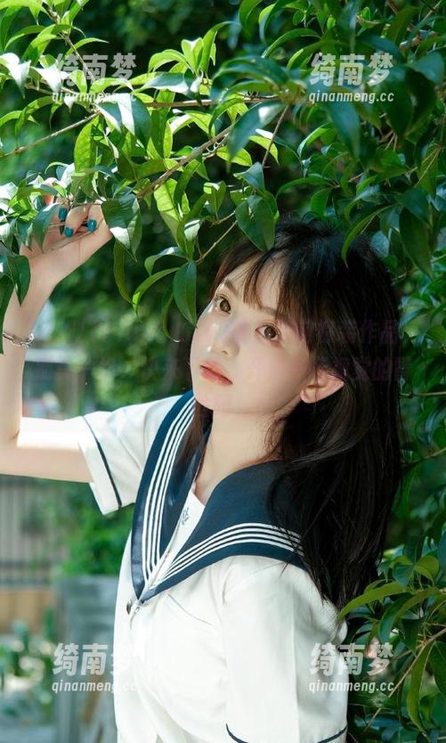 花リリ(Plant Lily)的乳胶前襟装作品，别具一格，快来下载，开启一场视觉的冒险吧！